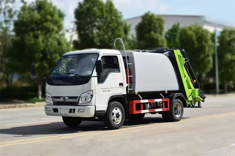 環(huán)衛(wèi)小助手福田小卡壓縮垃圾車單排前翻駕駛室