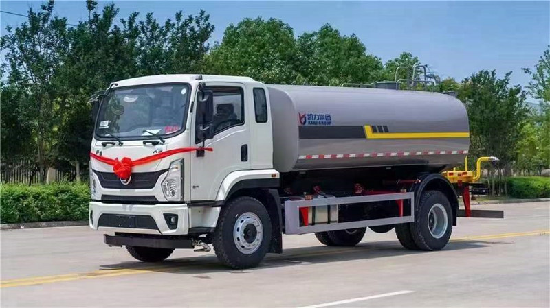 陜汽軒德X9新款灑水車玉柴200動力強(qiáng)大力量的象征