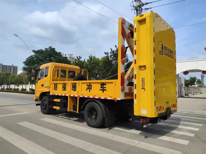 東風(fēng)K6防撞緩沖車工地安全的新篇章