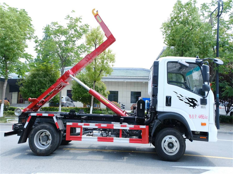 重汽王牌藍(lán)牌可卸式垃圾車總質(zhì)量4495KG