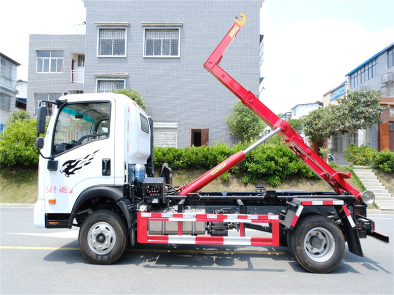 重汽王牌藍(lán)牌可卸式垃圾車總質(zhì)量4495KG