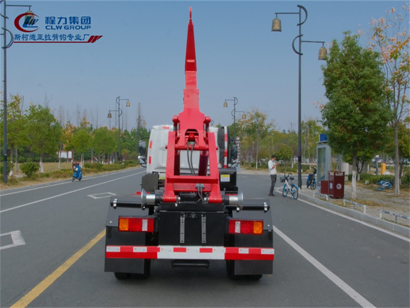 上汽躍進(jìn)國(guó)六藍(lán)牌重載車(chē)廂可卸式垃圾車(chē)