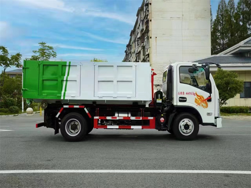 7方藍(lán)牌勾臂垃圾運輸車重汽豪曼小型勾臂建筑垃圾清運車