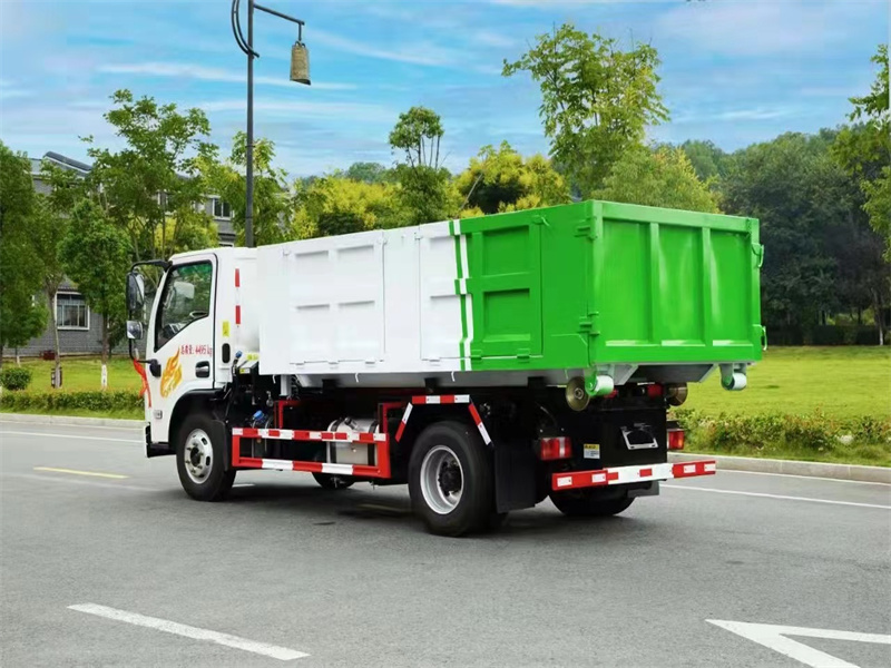 7方藍(lán)牌勾臂垃圾運輸車重汽豪曼小型勾臂建筑垃圾清運車