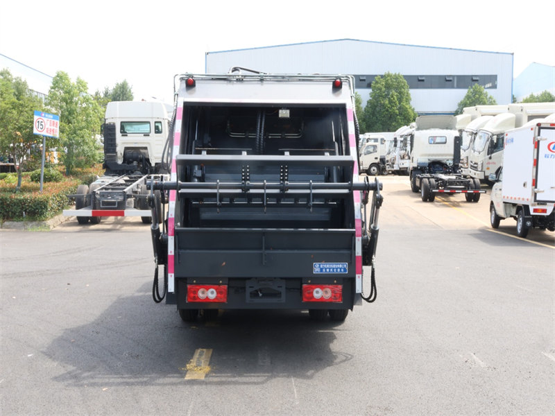5.8方福田小卡3藍(lán)牌不超重壓縮垃圾車(chē)CLW5040ZYSBDP