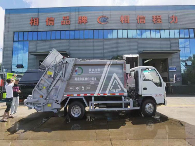 慶鈴6方壓縮垃圾車CLW5070ZYSQ6