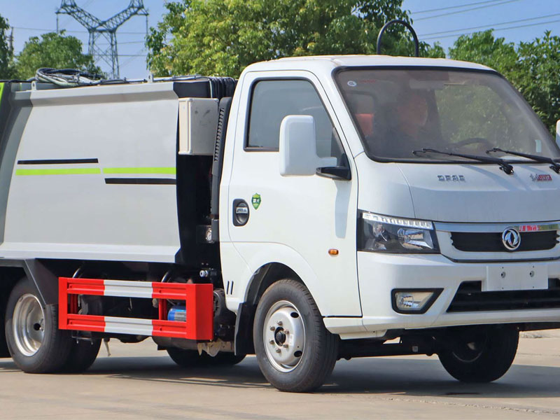 藍(lán)牌途逸CLW5040ZYSDP壓縮垃圾車可下地下室