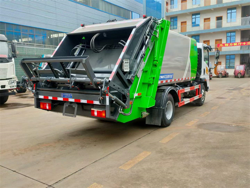 壓縮垃圾車重汽豪曼環(huán)保出行的新選擇