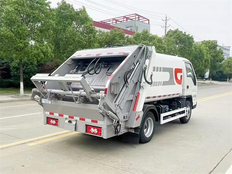 福田小卡藍(lán)牌壓縮垃圾車便捷高效的城市環(huán)保利器