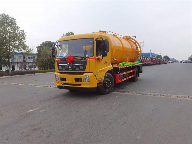 東風(fēng)天錦16方清洗污吸車康明斯230馬力發(fā)動機(jī)