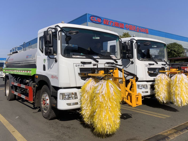 東風(fēng) D9 高速護(hù)欄清洗車CL5180GQXE6