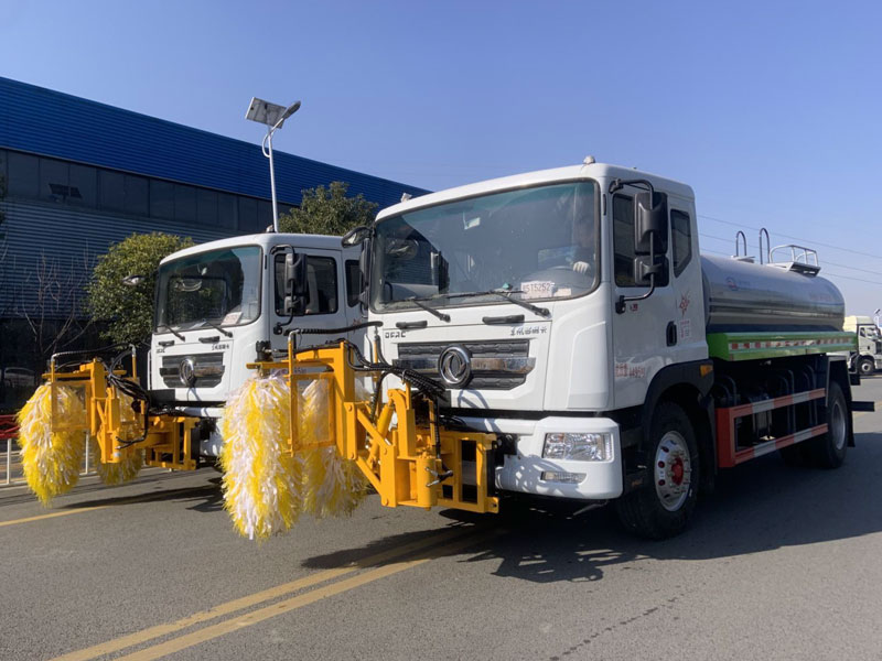 東風(fēng) D9 高速護(hù)欄清洗車CL5180GQXE6