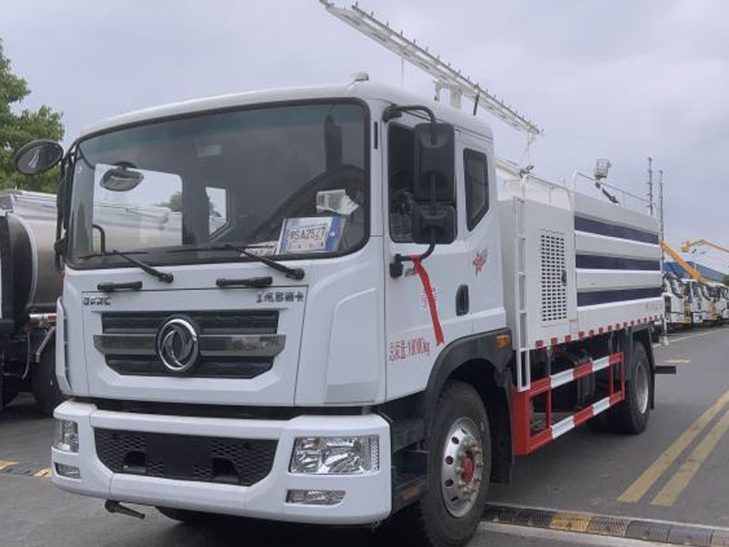 東風 D9 光伏板清洗車CL5180GQX6HL
