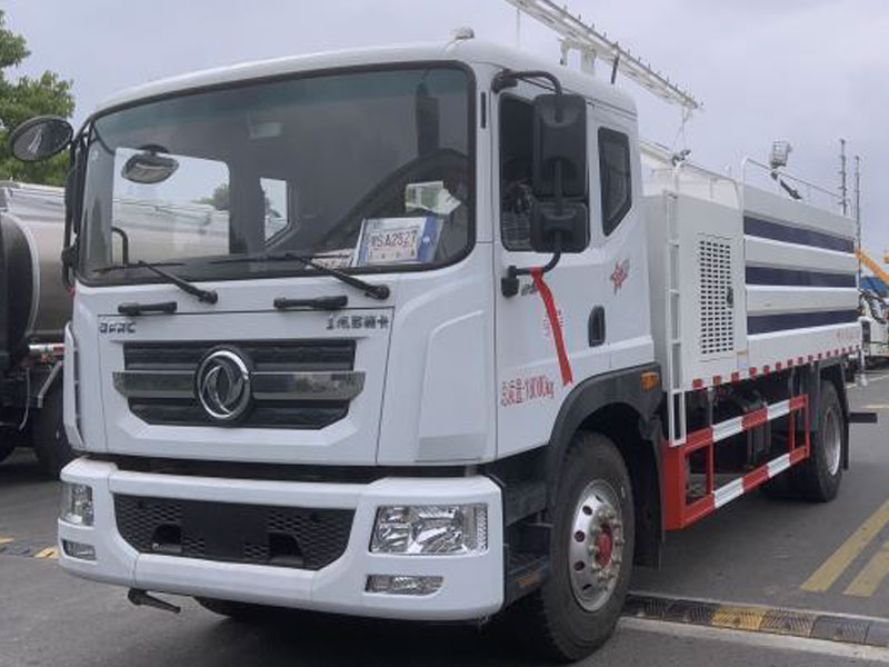 東風 D9 光伏板清洗車CL5180GQX6HL