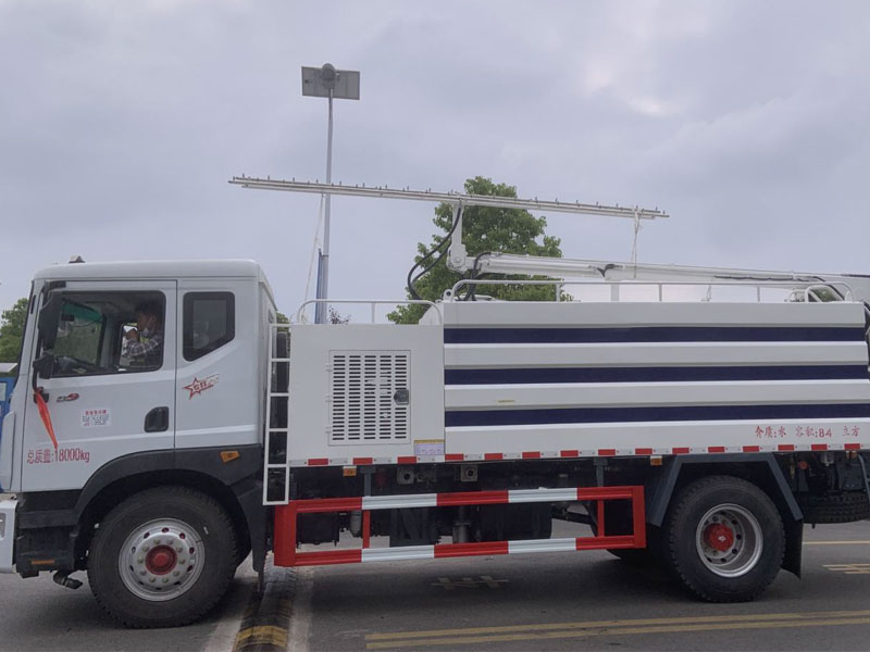 東風 D9 光伏板清洗車CL5180GQX6HL