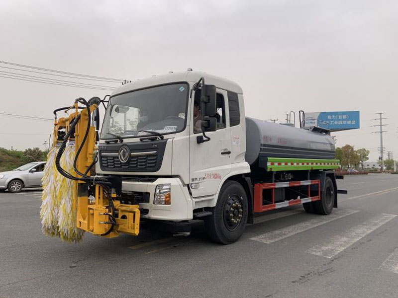 東風(fēng)天錦城市護(hù)欄清洗車CL5180GQXDF6