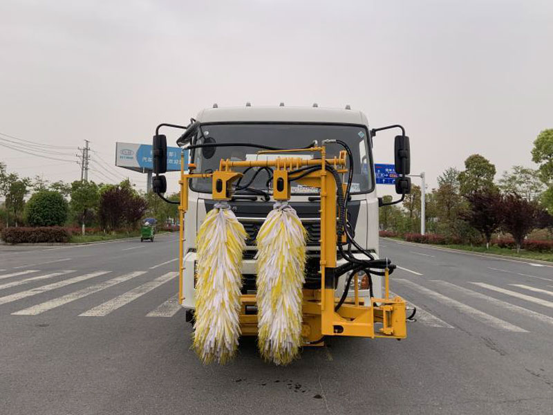 東風(fēng)天錦城市護(hù)欄清洗車CL5180GQXDF6
