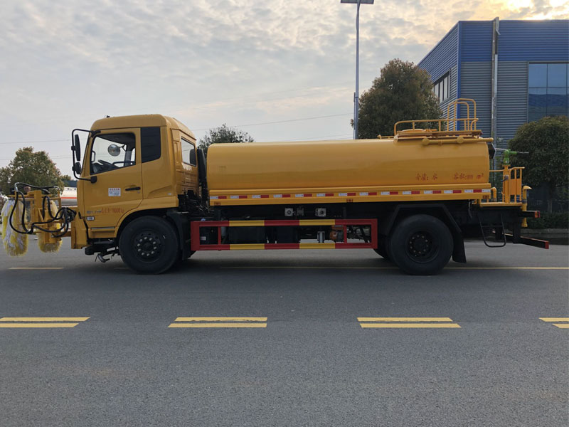 東風天錦高速護欄清洗車CL5180GQXDF6