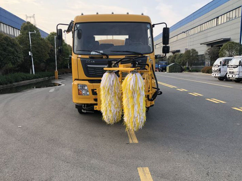 東風天錦高速護欄清洗車CL5180GQXDF6
