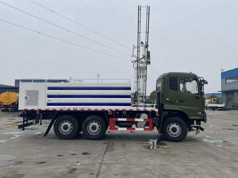 東風(fēng)天錦六驅(qū)越野光伏板清洗車CL5160GQX6AHL
