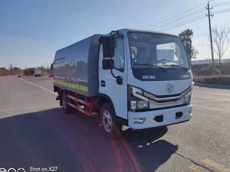 東風(fēng)小多利卡中置護欄清洗車CL5070GQXHL6