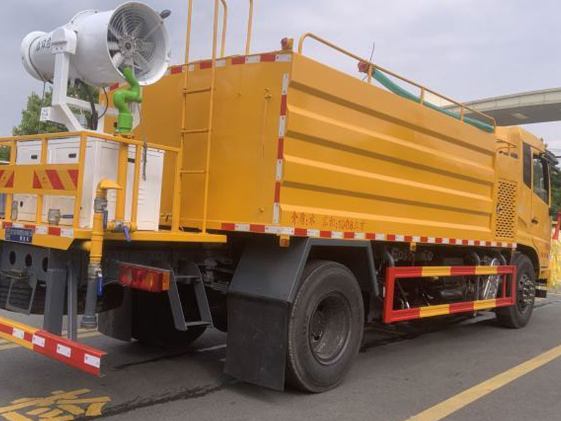 方罐東風(fēng)天錦高速清洗車