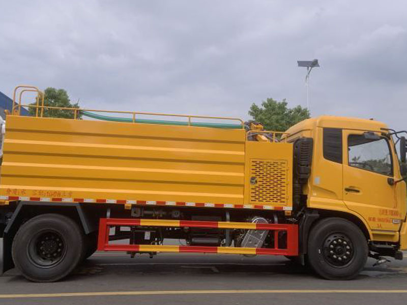 方罐東風(fēng)天錦高速清洗車