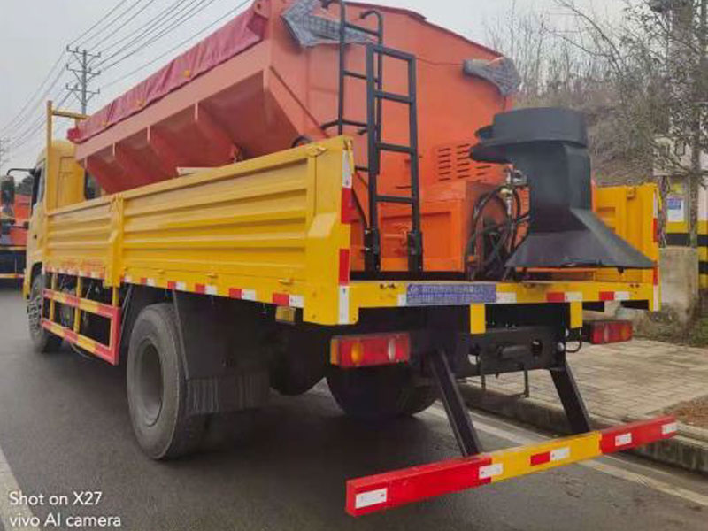 8方東風(fēng)天錦除雪車CL5180TCX6HL