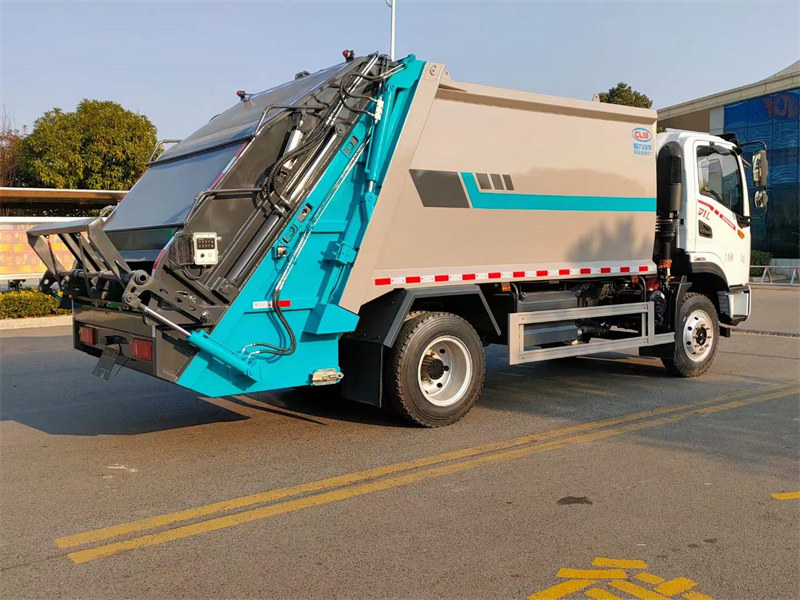 極具性價比的12立方壓縮垃圾車高效處理垃圾