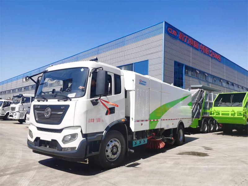 東風天錦純電動洗掃車未來城市環(huán)境的守護者