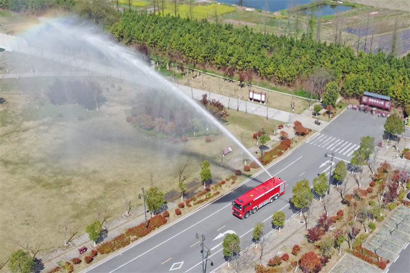 重汽豪沃25噸水罐消防車曼機(jī)460馬力發(fā)動(dòng)機(jī)