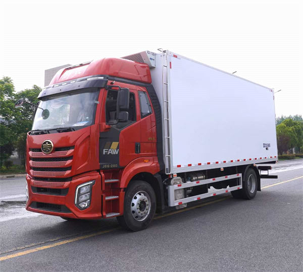 國六解放J6G領(lǐng)航版高頂雙臥冷藏車