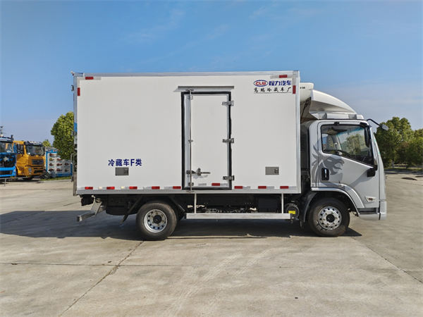 陜汽德龍K1自動檔冷藏車
