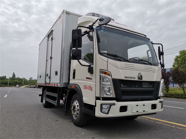 重汽豪沃大金牛4米2濰柴藍牌冷藏車