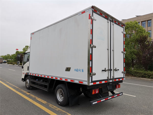重汽豪沃大金牛4米2濰柴藍牌冷藏車