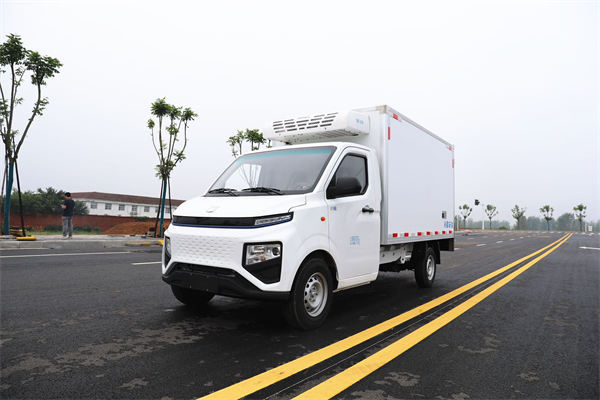 吉利 F1E純電動冷藏車