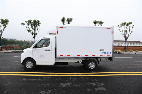 吉利 F1E純電動冷藏車