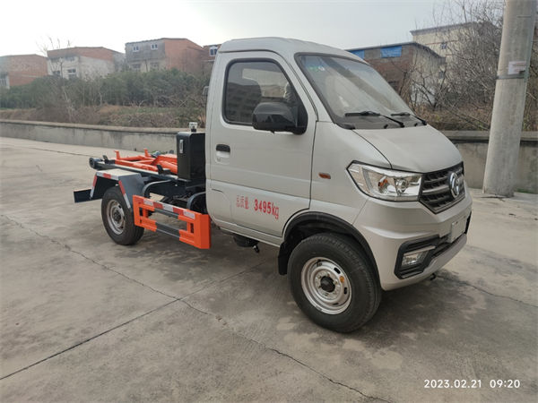 東風(fēng)小霸王3方勾臂垃圾車招標(biāo)神器可拿原廠證