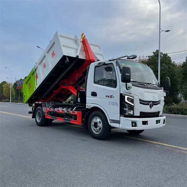飛碟奧馳X2藍(lán)牌勾臂垃圾車(chē)