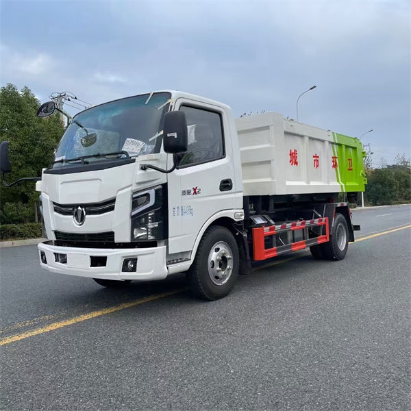 飛碟奧馳X2藍(lán)牌勾臂垃圾車(chē)