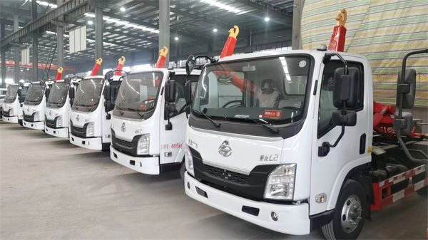 柳汽L2藍牌車廂可卸式垃圾車