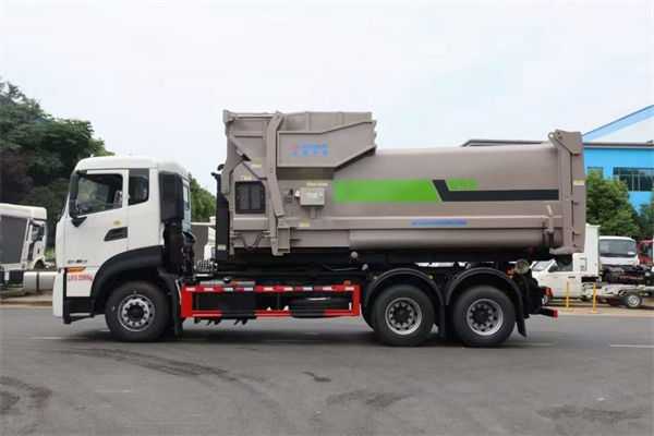 東風(fēng)天龍后雙橋勾臂垃圾車特價促銷