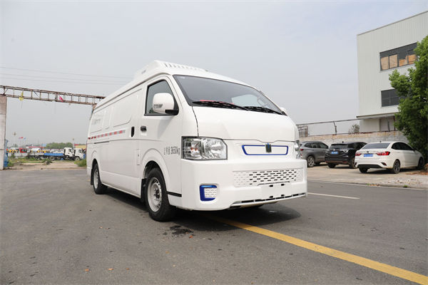 吉利純電動E6面包冷藏車