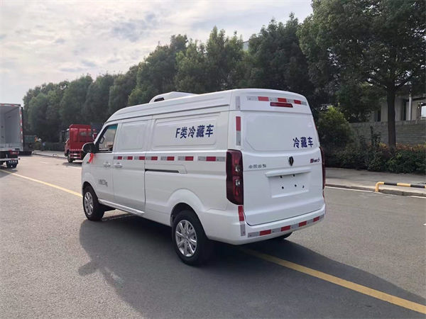 長安跨越星V5面包冷藏車