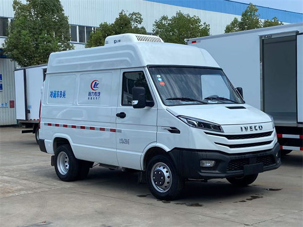 全新得意V35雙輪依維柯短軸冷藏車