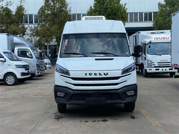 全新得意V35雙輪依維柯短軸冷藏車