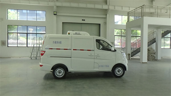 長安星五面包冷藏車