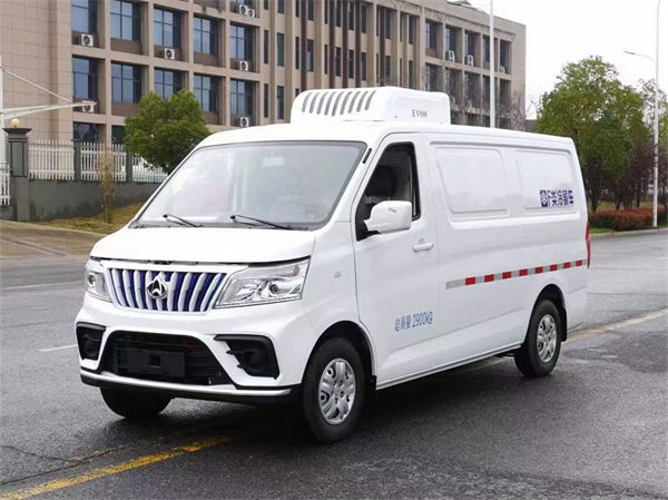 長安睿行EM80純電動冷藏車