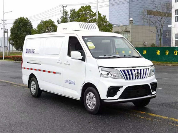 長安睿行EM80純電動冷藏車