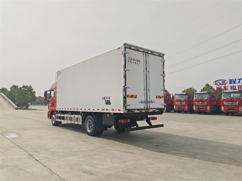 重汽汕德卡新款G5S單橋 6米8冷藏車